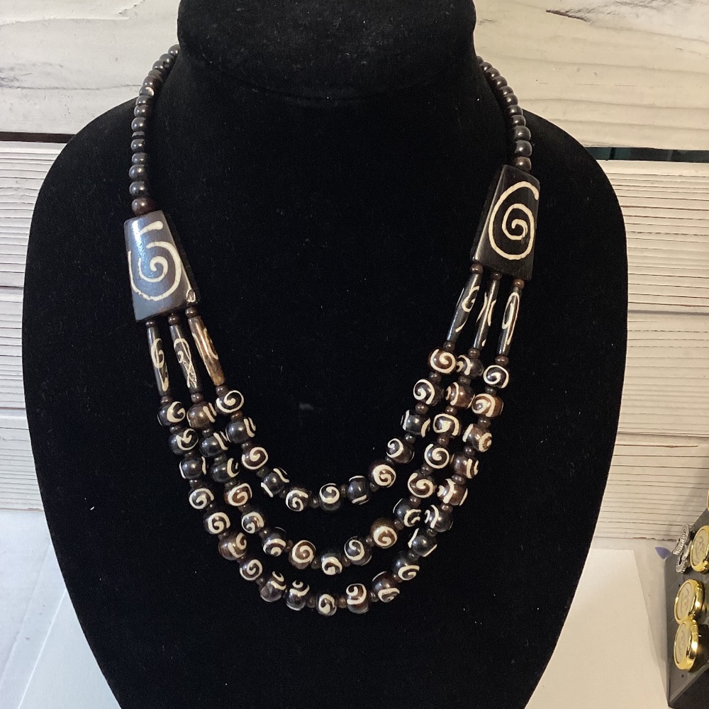 CRYSTAL ROCK HANDMADE NECKLACE - Picture 2 of 5